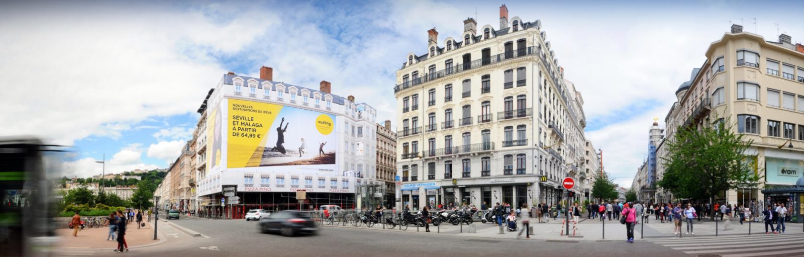 bâche façade vueling place bellecour à Lyon