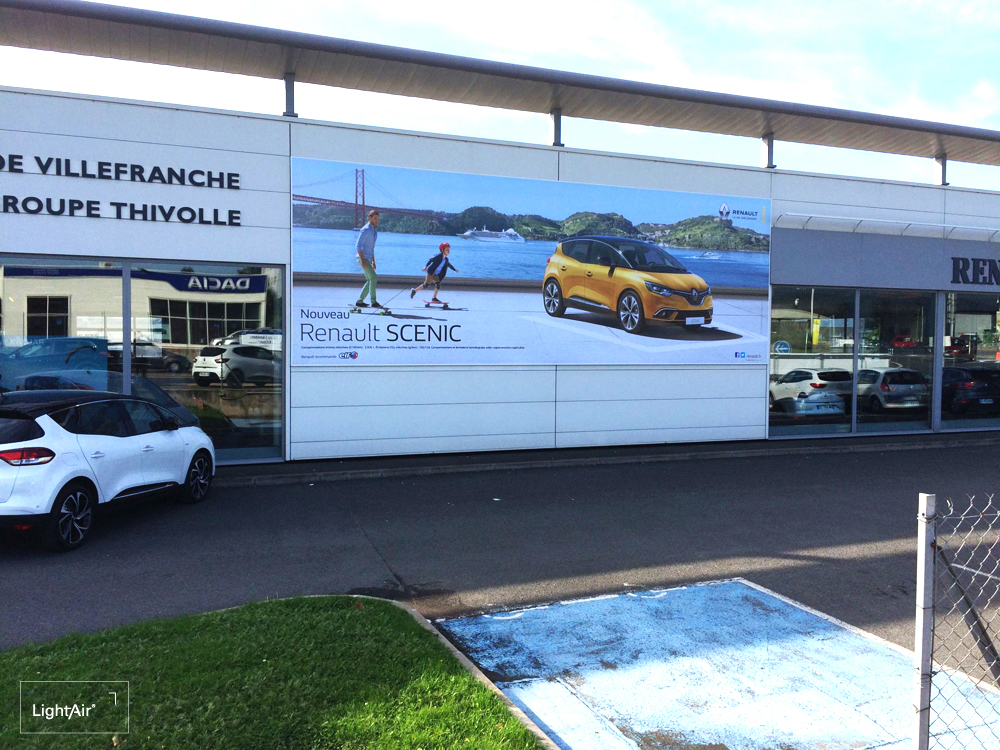 Toile-Tendue-Facade-Communicante-SlimBox-Renault-Light-Air-1.jpg