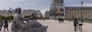 toile publicitaire lors de la restauration du monument historique du Louvre