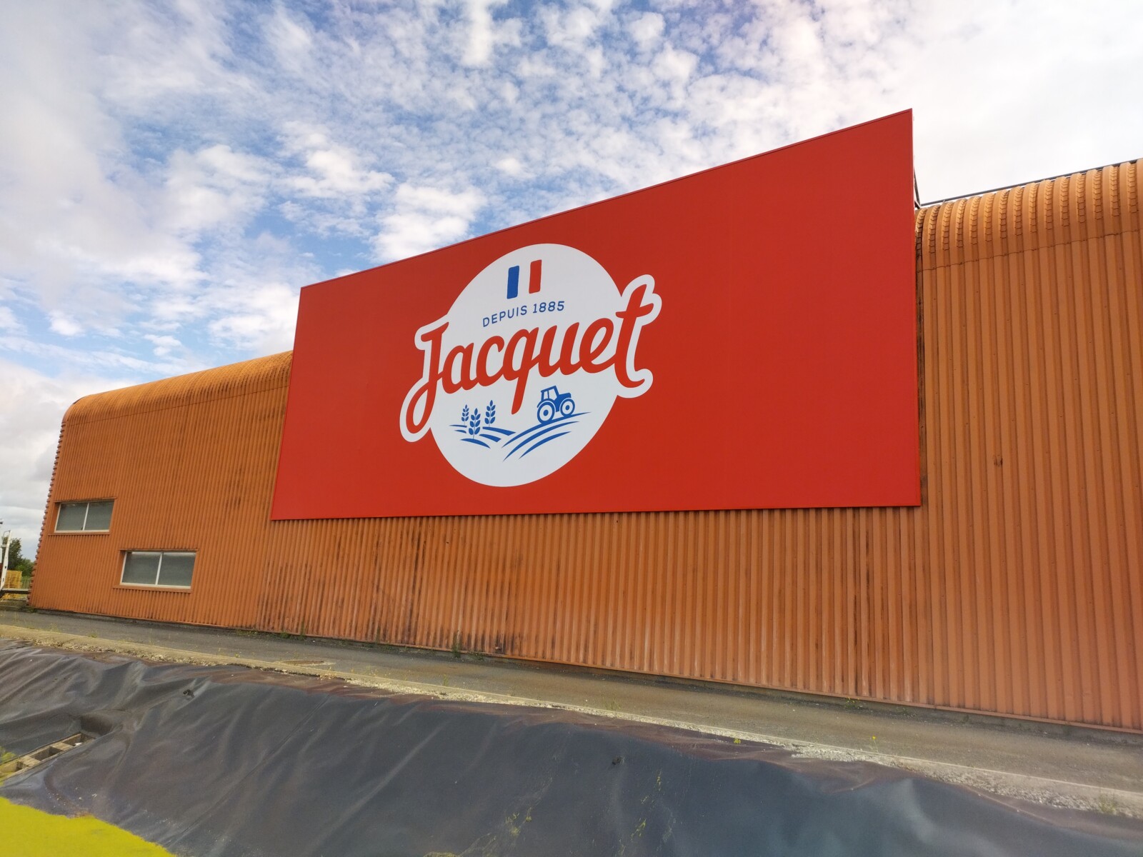 habillage-façade-usine-production-jacquet-brossard