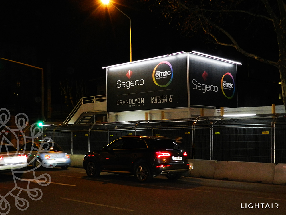 enseigne lumineuse, enseigne publicitaire, enseigne sur facade, enseigne commerciale