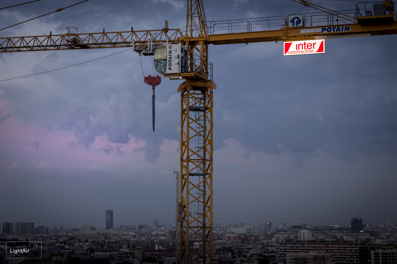 LightBox-Grue-Interconstruction-Light-Air