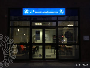 Toile-Tendue-Enseigne-Communicante-LightBox-LIP-garibaldi-Light-Air-1-2.jpg