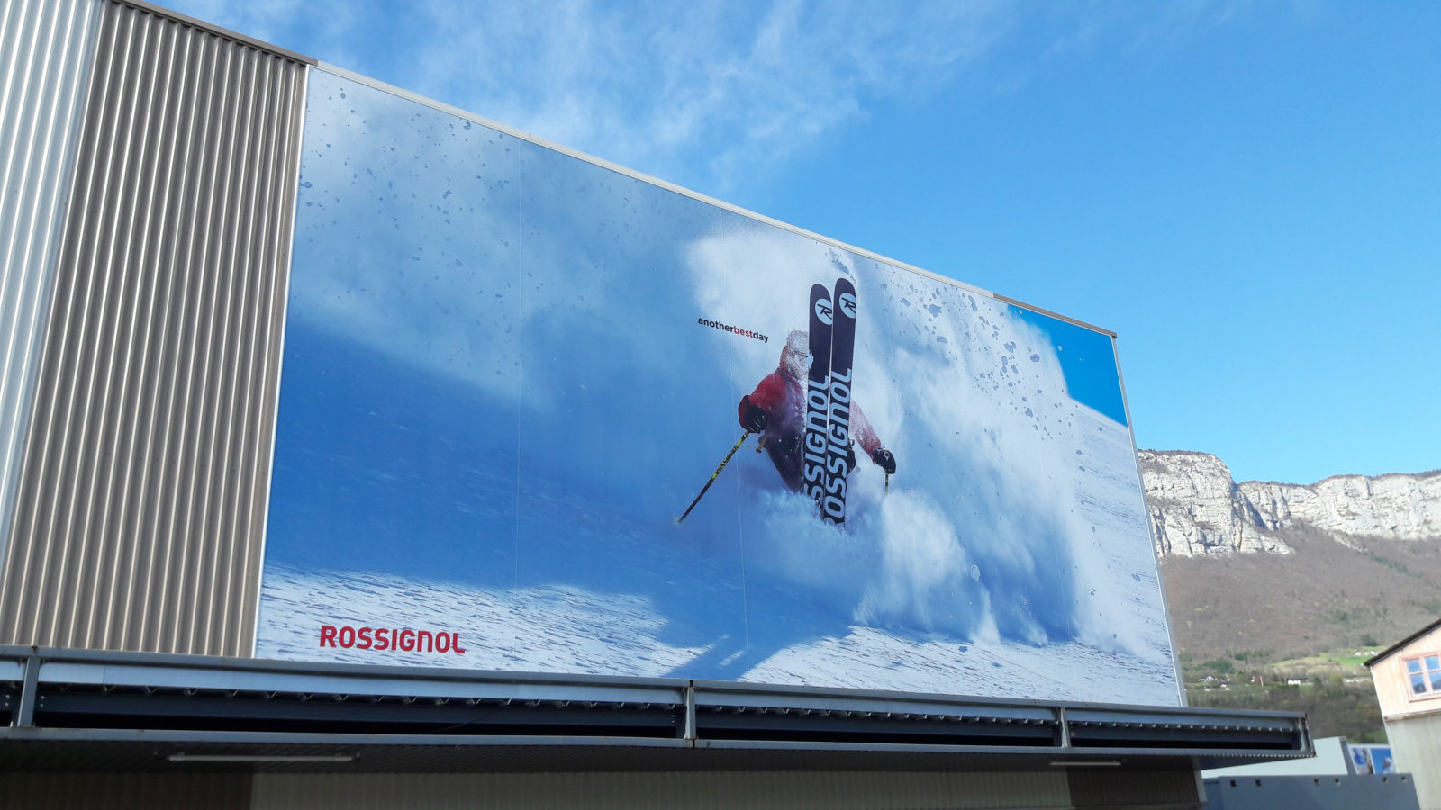 Publicité sur façade SlimBox Exchange ou Toile Tendue Rossignol pour Ekosport