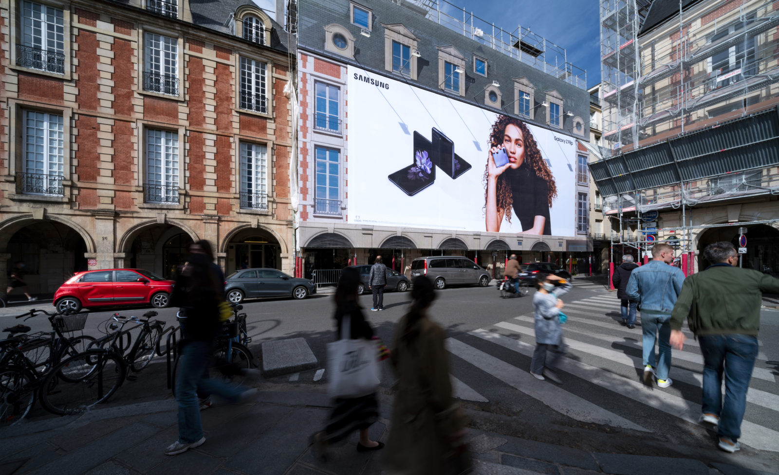 publicité-sur-immeuble-grand-format-samsung-vosges_lightair