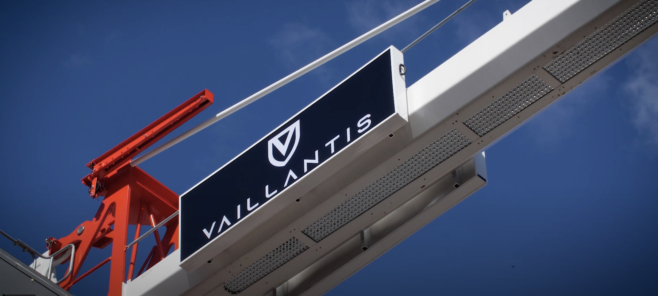 Panneau lumineux Grue : l'entreprise Vaillantis voit grand avec LightAir