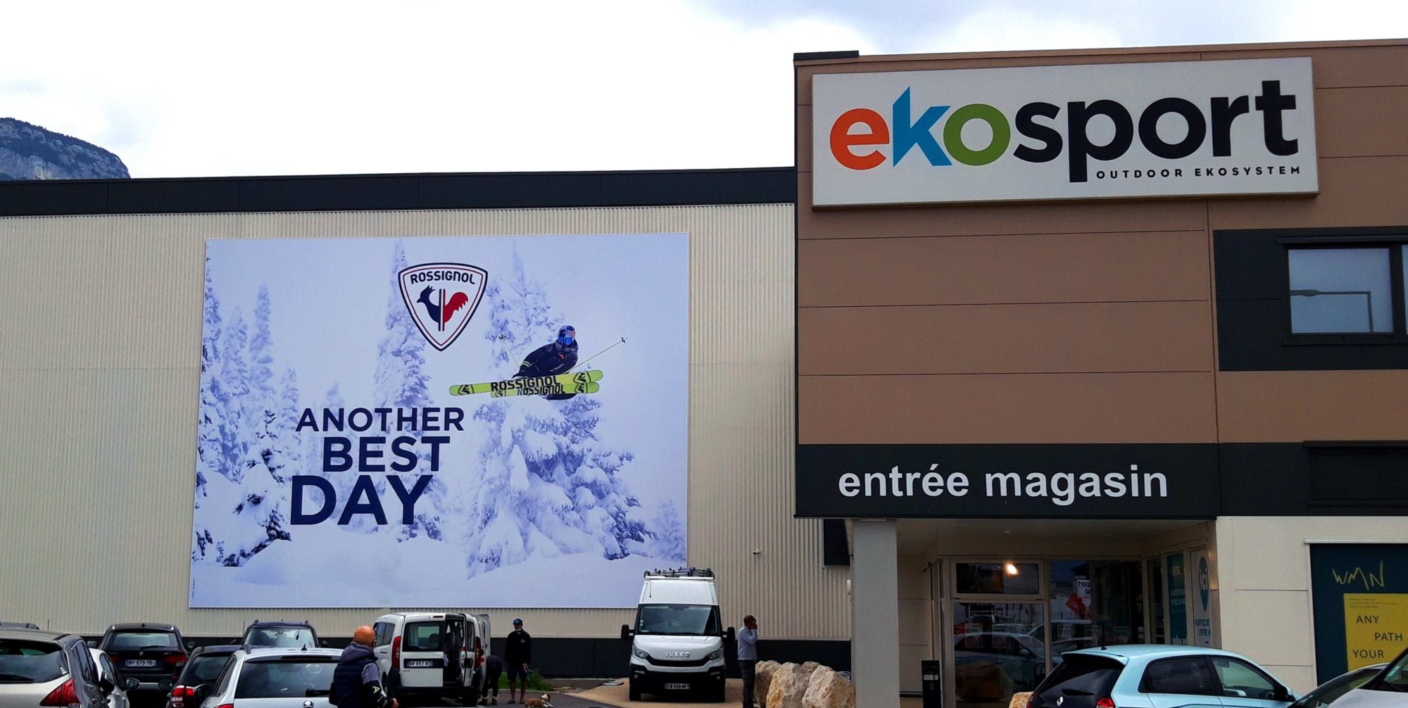 Publicité grand format l’enseigne Ekosport revêt son habillage d’hiver