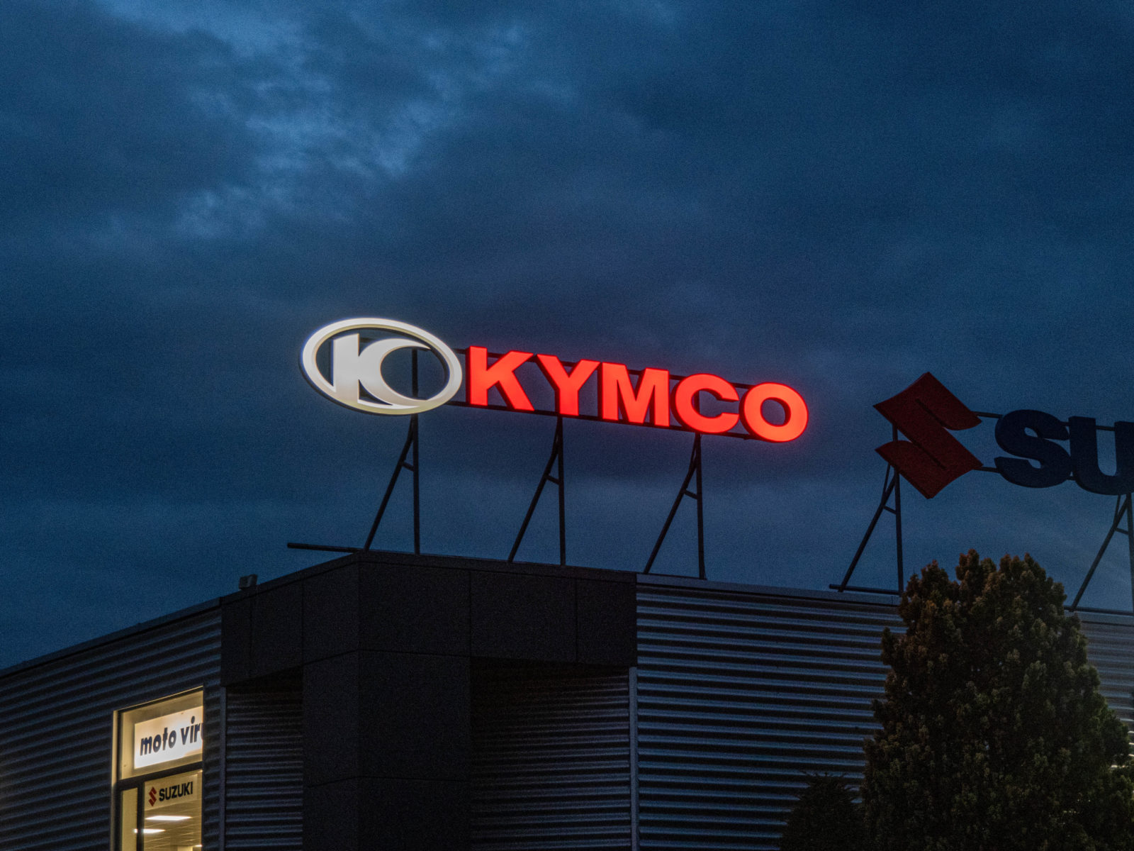 enseignes-traditonnelles-lumineuses-kymco-lyon-moto