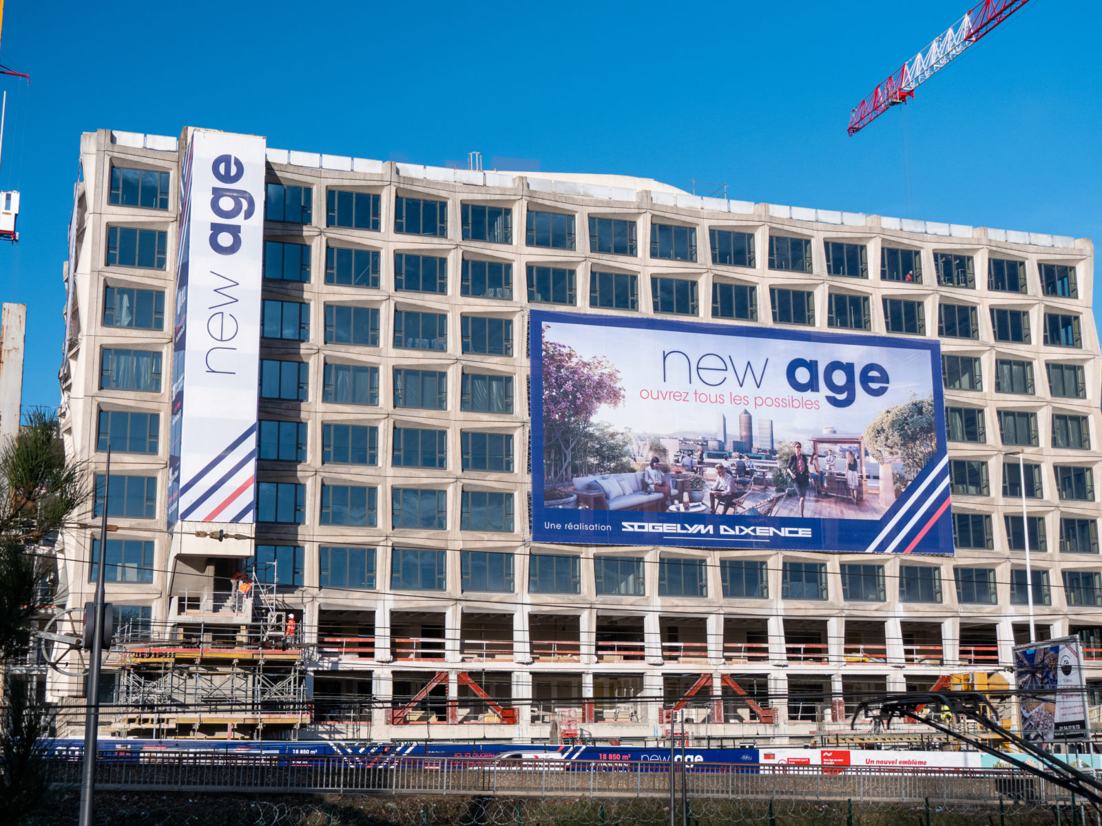 communication-de-chantier-habillage-batiment-cours-gambetta-new-age