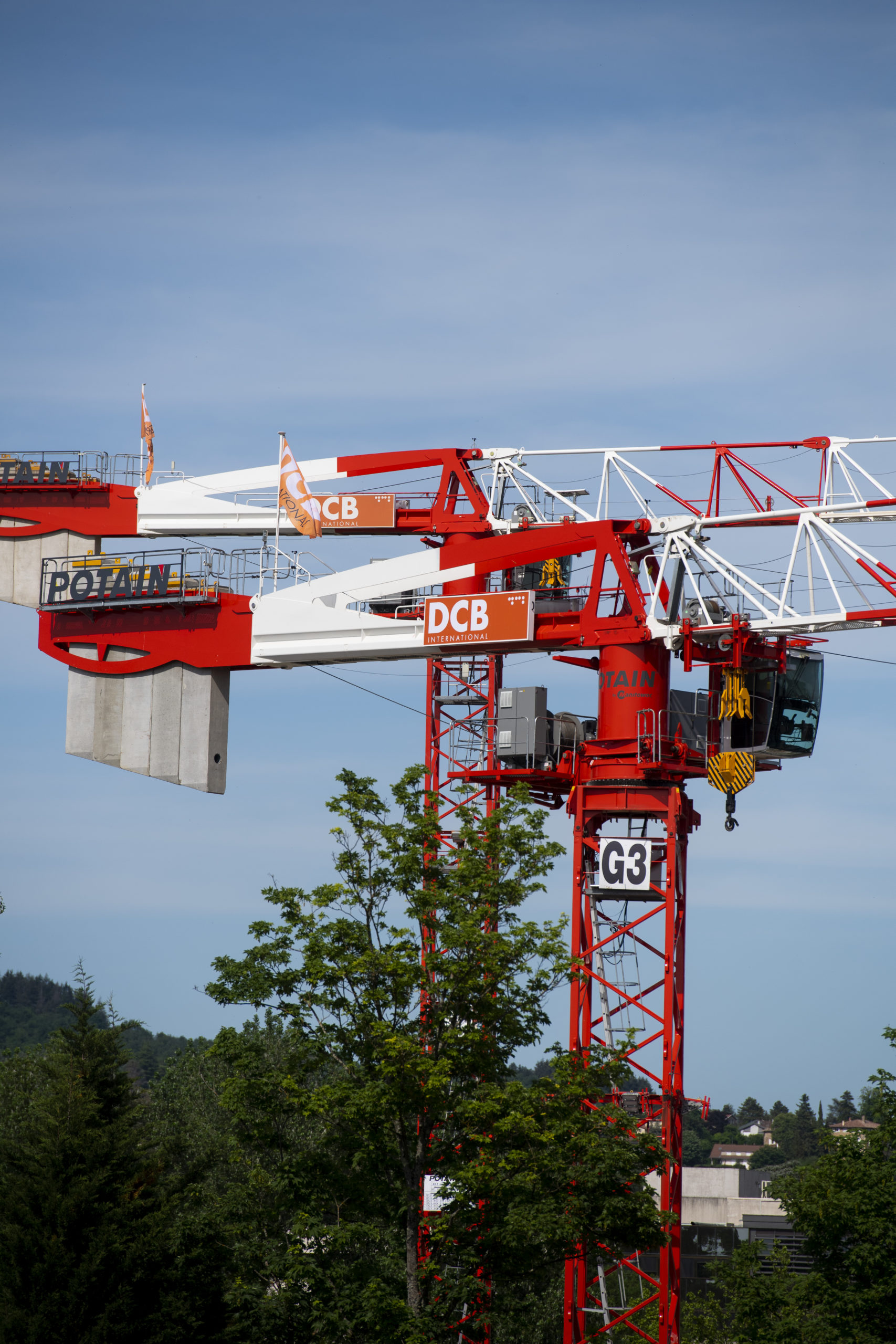 Caisson lumineux sur grue: une visibilité à 360° pour DCB