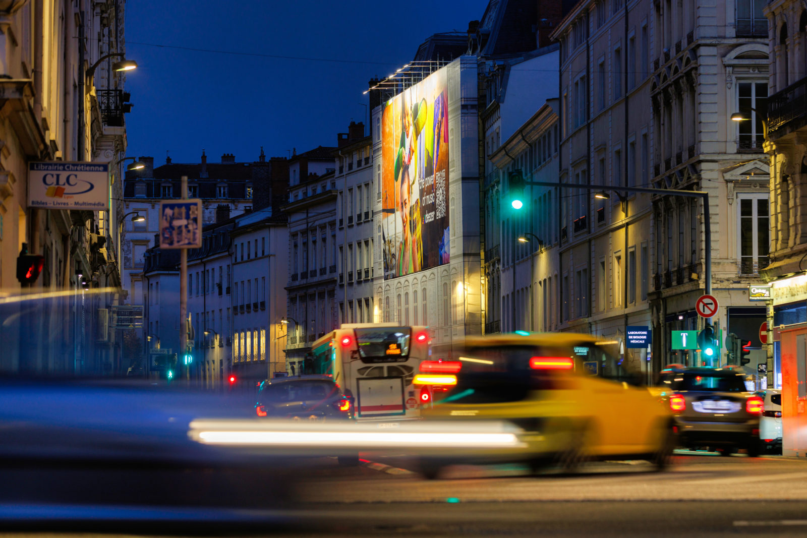 publicitie-sur-echafaudage-deezer-affichage-grandformat-lyon