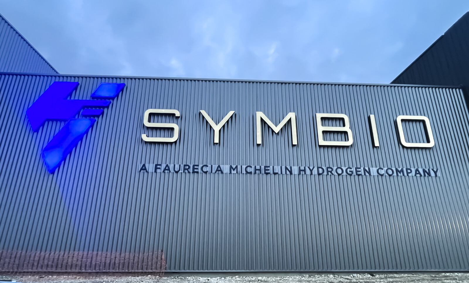 enseigne-lumineuse-usine-symbio-lightair