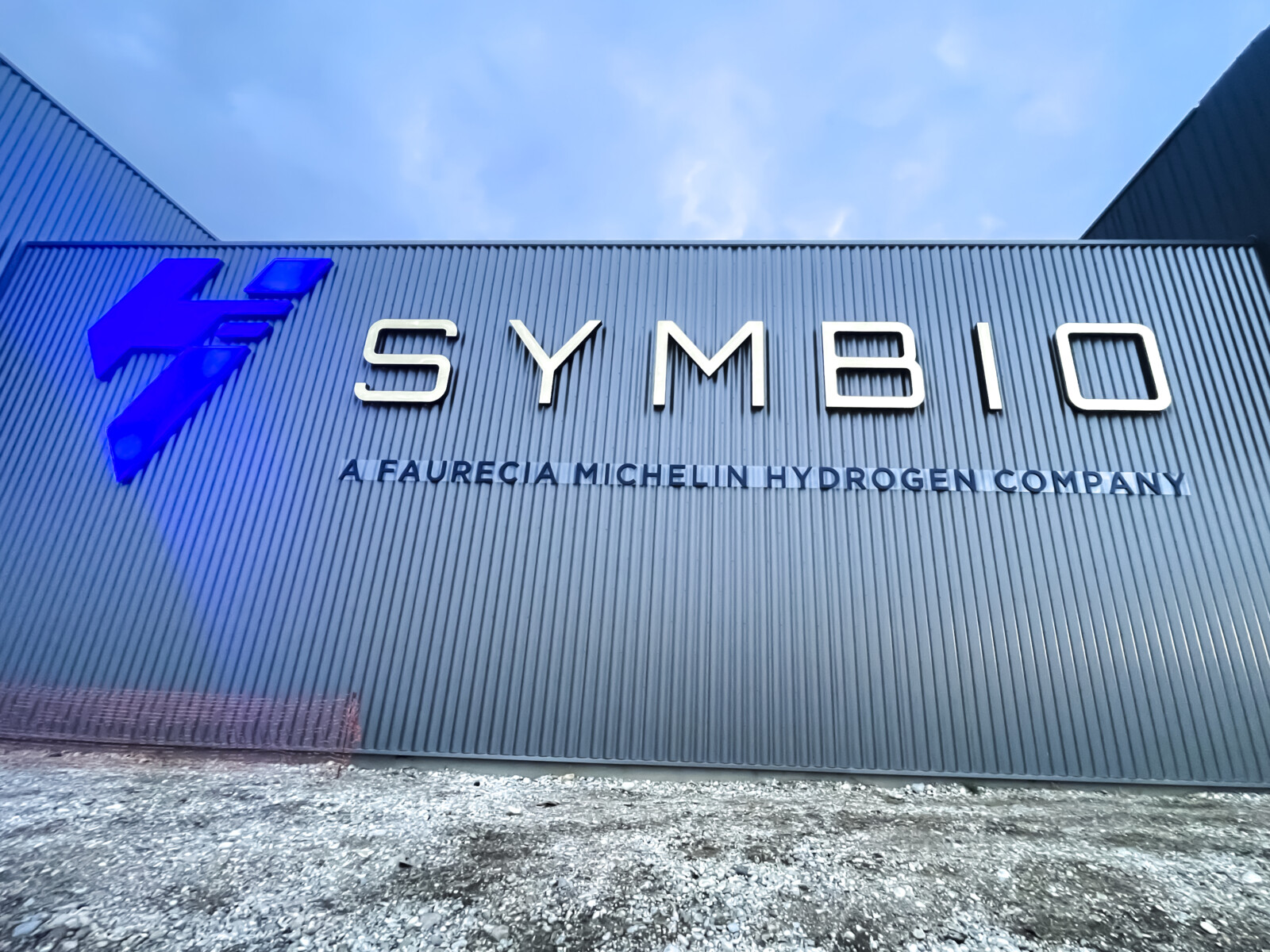 enseigne-lumineuse-usine-symbio-lightair