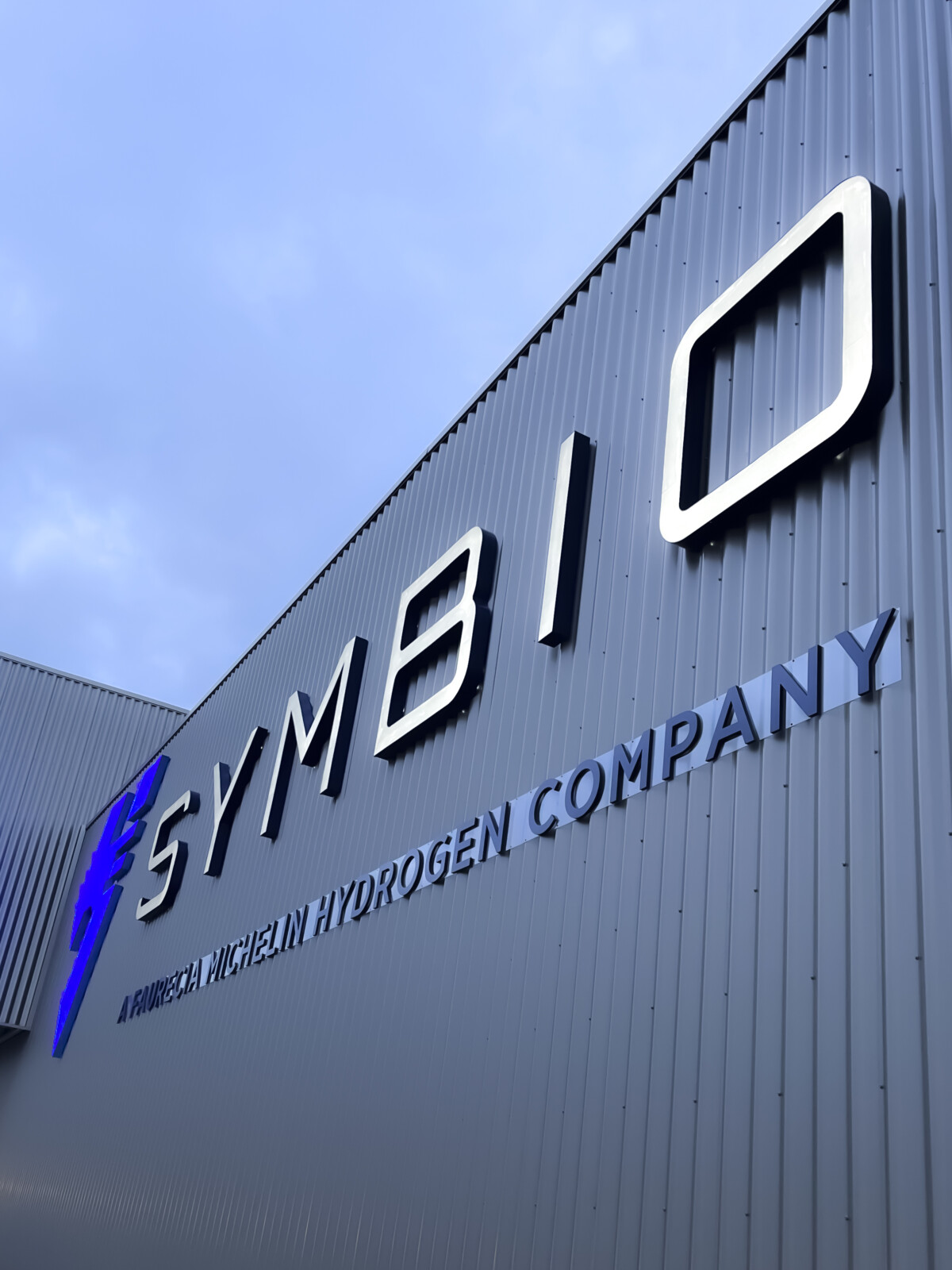 enseigne-lumineuse-usine-symbio-lightair