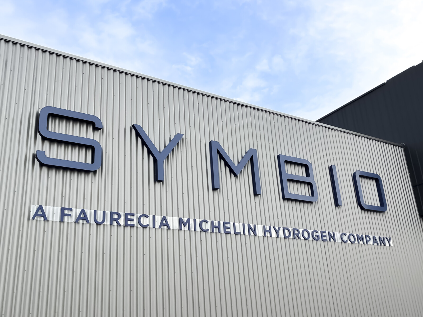 enseigne-lumineuse-usine-symbio-lightair