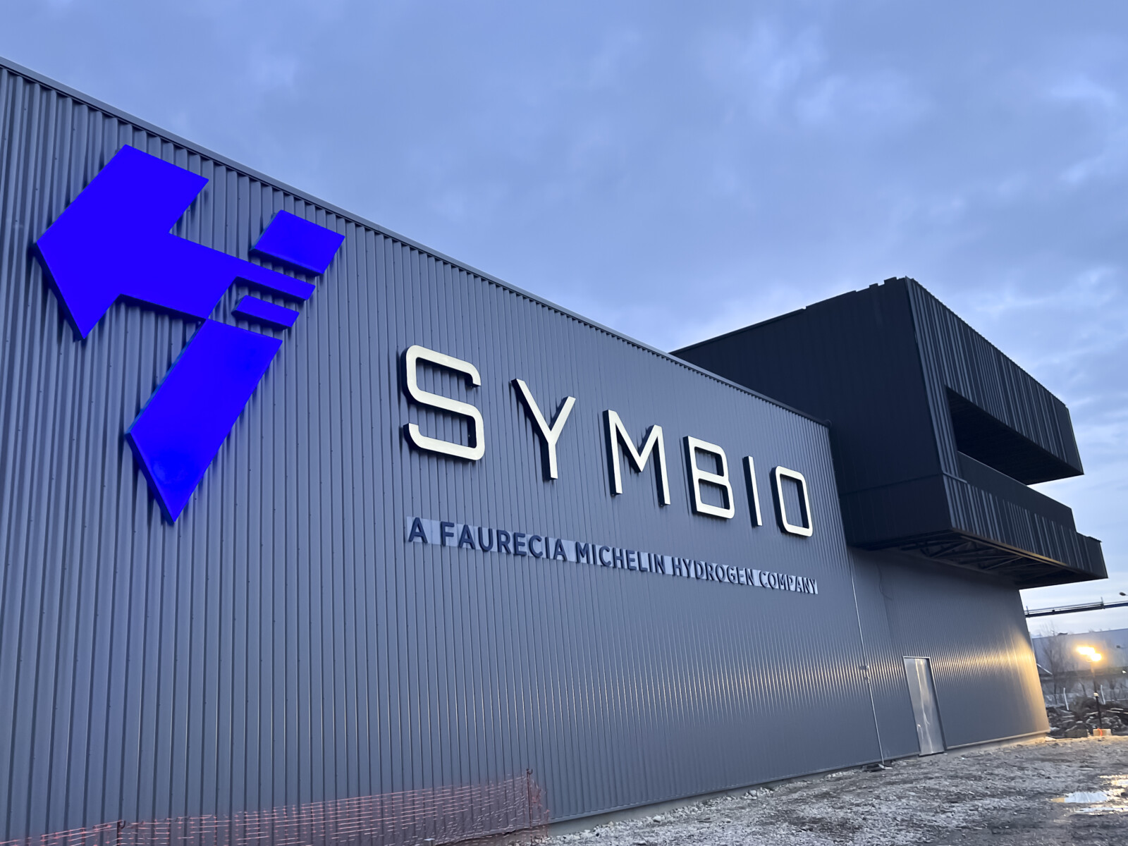 enseigne-lumineuse-usine-symbio-lightair