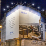 publicité-sur-échafaudage-grand-format-scaffbox-abritel-rue-vieille-du-temple-paris-lightair