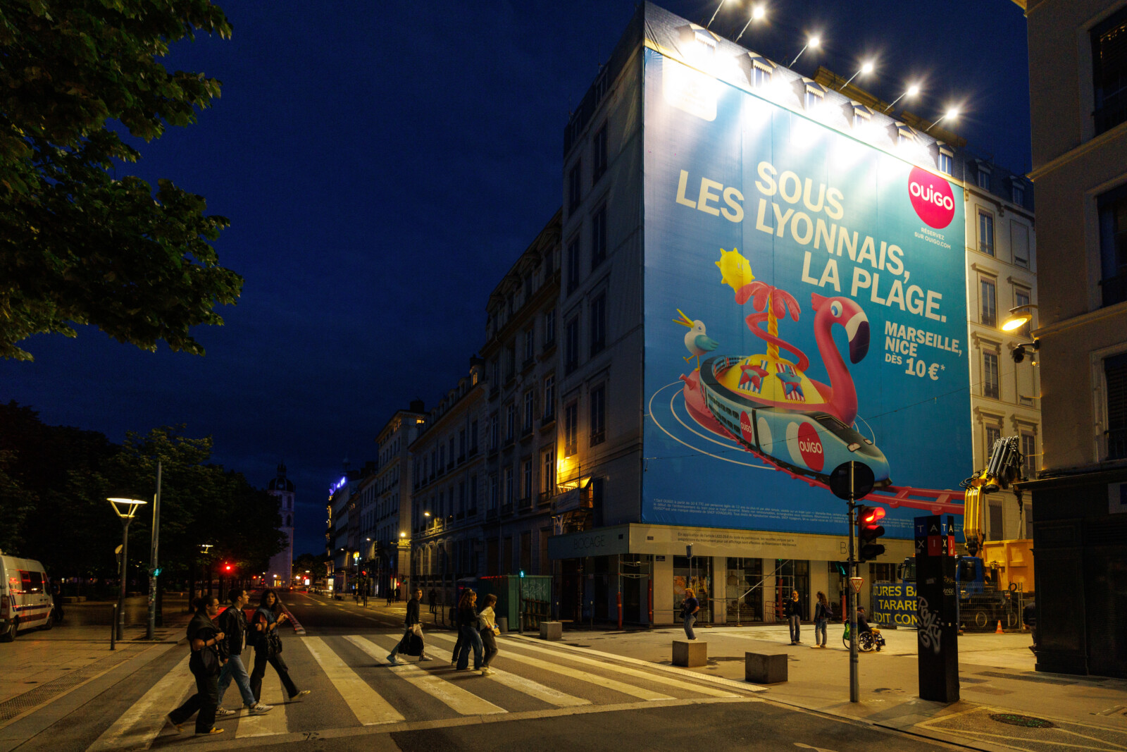 affichage-bardage-ouigo-lightair-Lyon-impression-grand-format-publicité-sur-immeuble