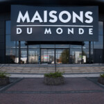 enseigne-sur-façade-luminuese-maisons-du-monde