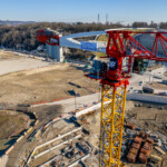 enseigne-sur-grue-lightair-partignani