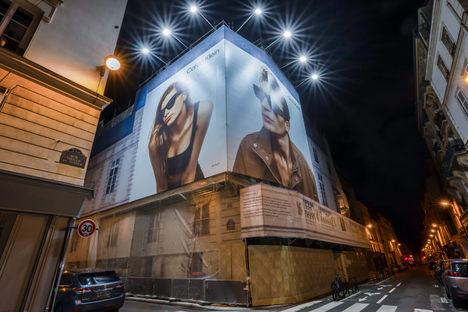 publicité-xxl-scaffbox-paris-calvin-klein-publicité-sur-immeuble