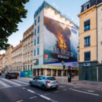 impression-grand-format-lightair-playstation-bellecour-lyon-bache-tendue-publicité-sur-immeuble