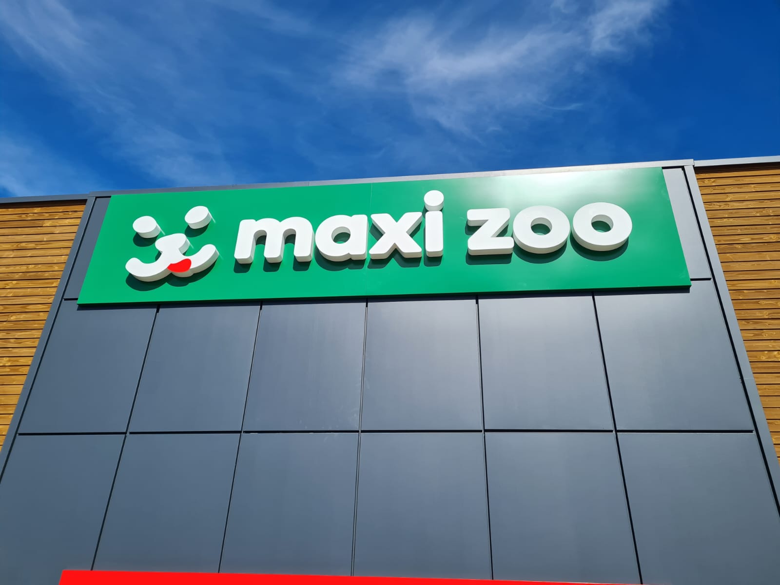 enseignes-pour-nouveau-magasi-maxi-zoo-millau