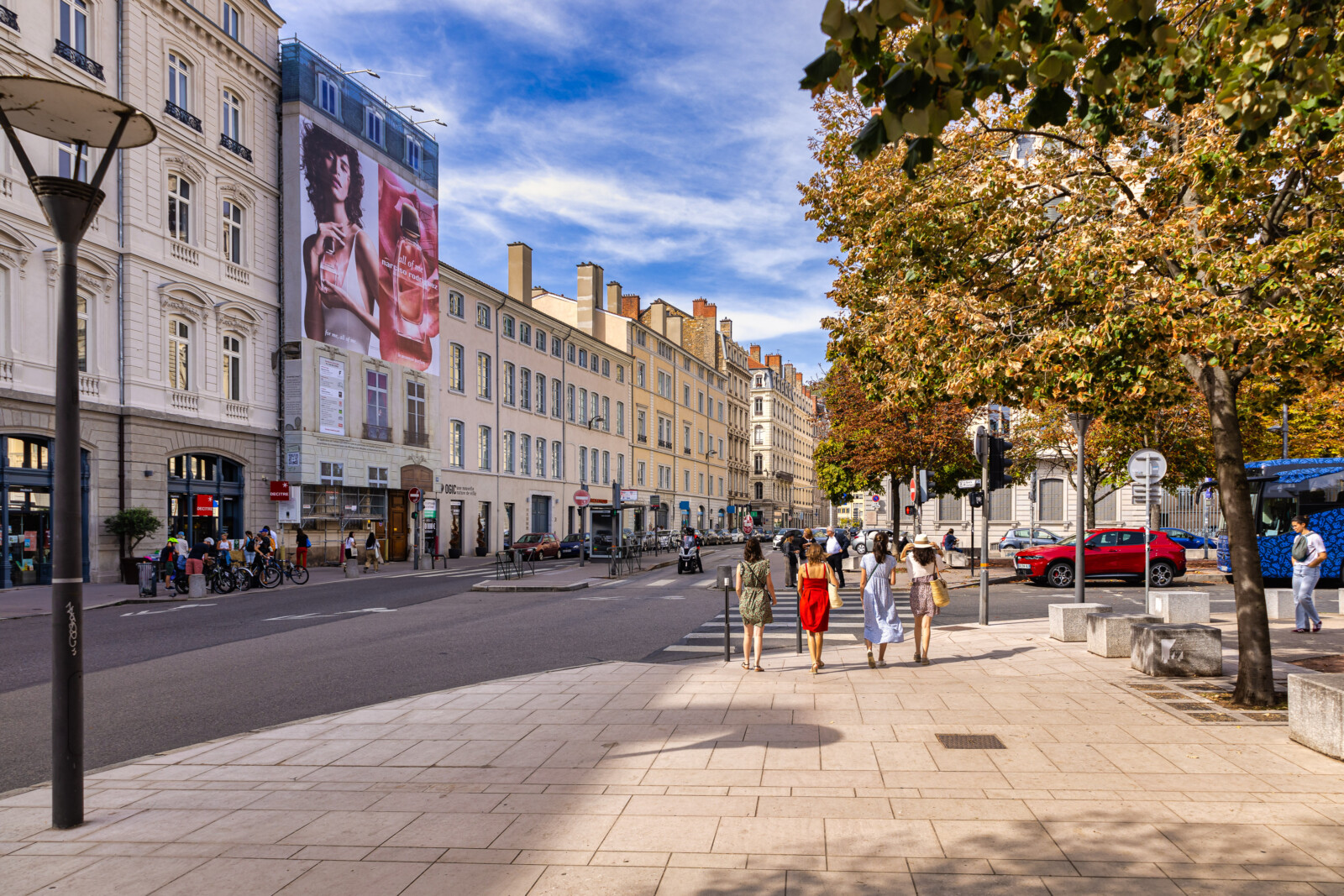 toile-tendue-sur-immeuble-narciso-rodriguez-lyon