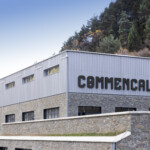 enseigne-lettres-boitier-commencal-illumine-andorre