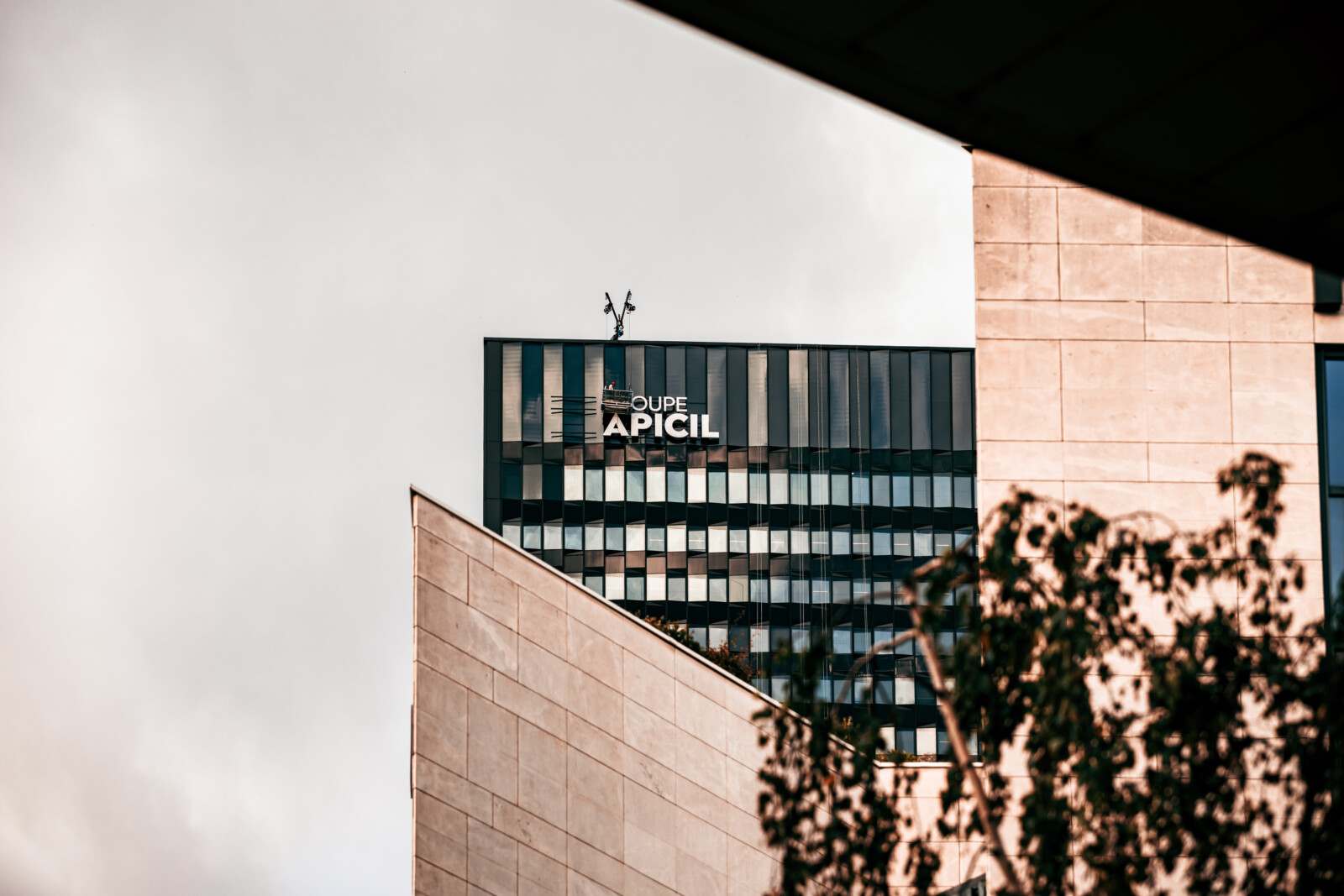 enseigne-traditionnelle-lumineuse-apicil-lyon