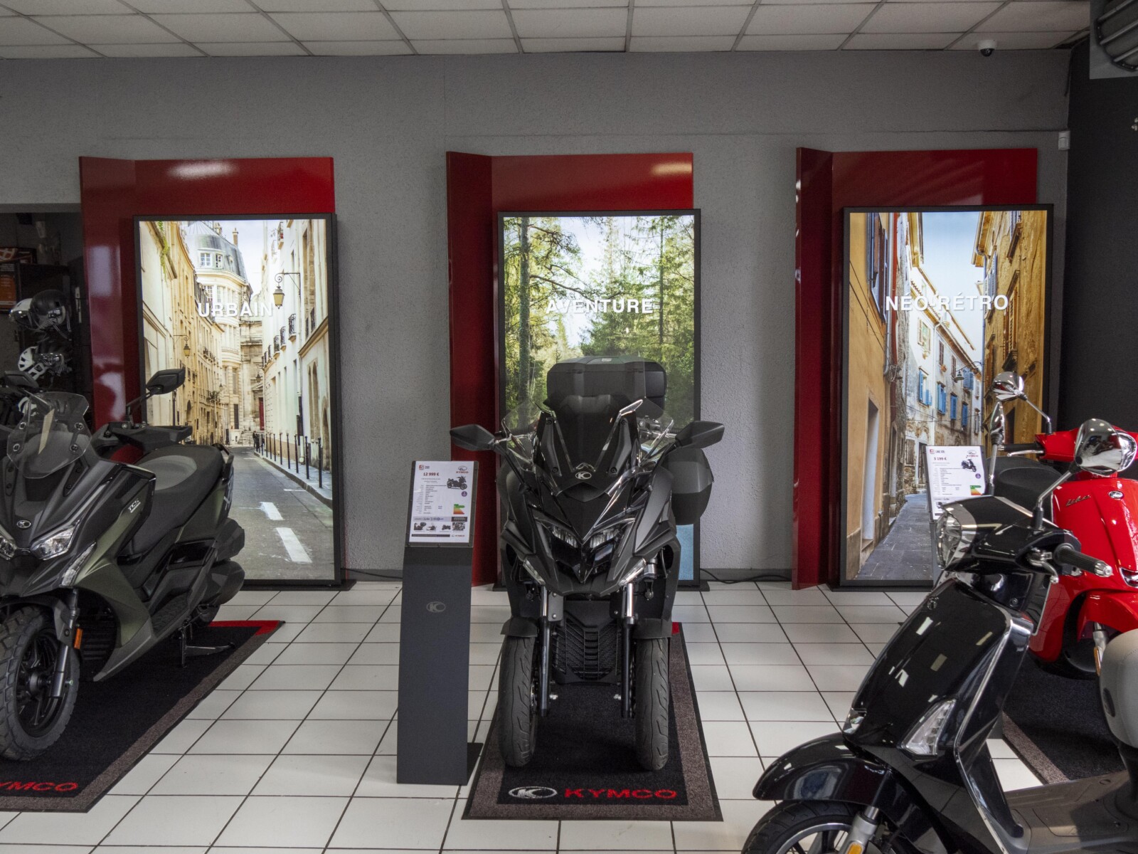 habillage-interieur-concessionnaire-kymco-villeurbanne