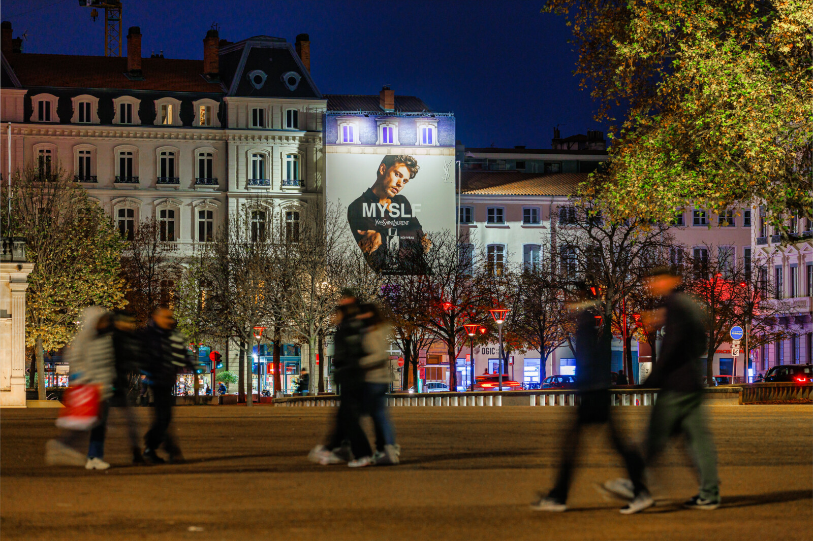 affichages-publicitaires-xxl-yves-saint-laurent-lyon