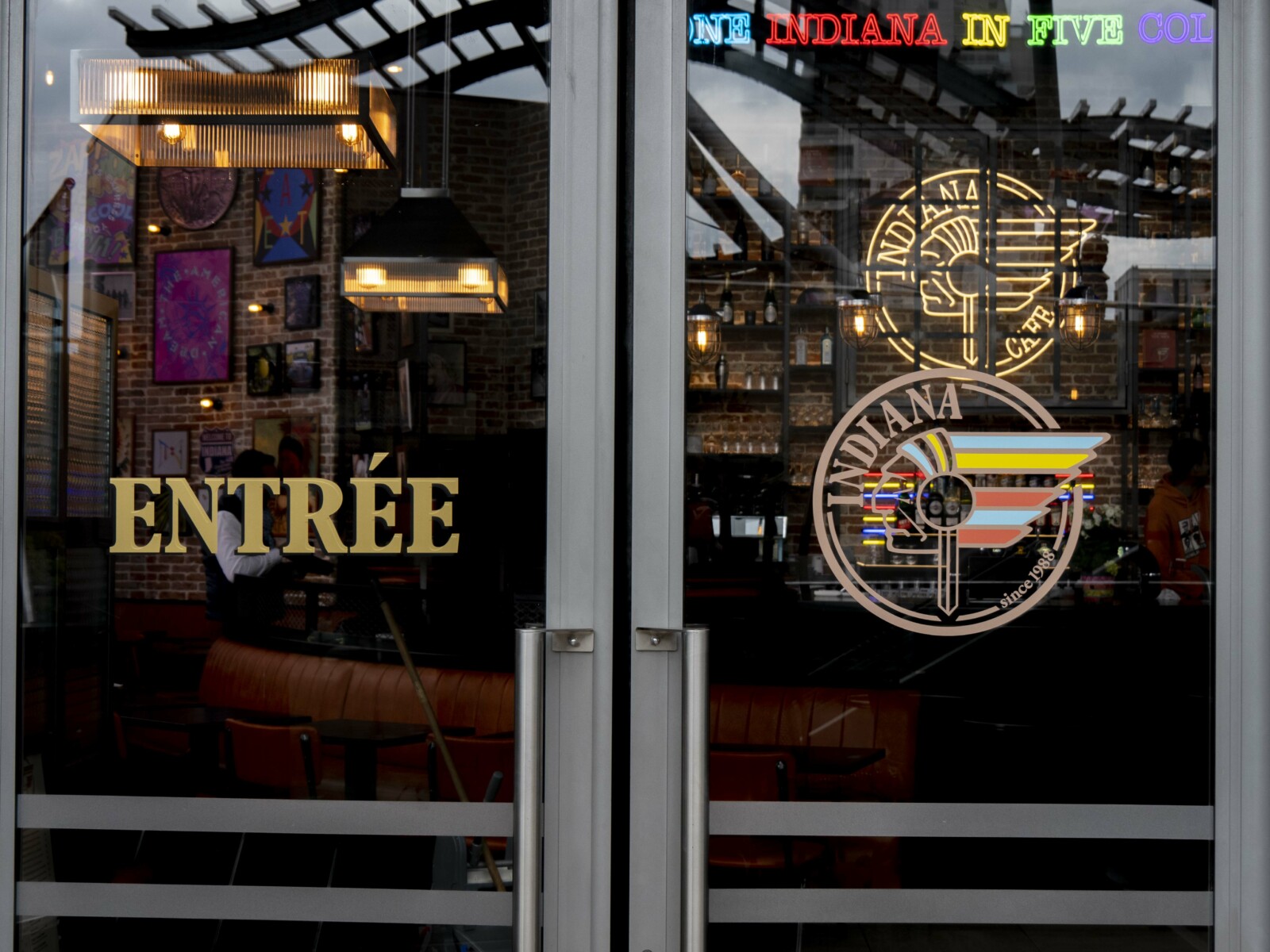 enseignes-lumineuses-et-signaletique-indiana-cafe-au-carre-de-soie
