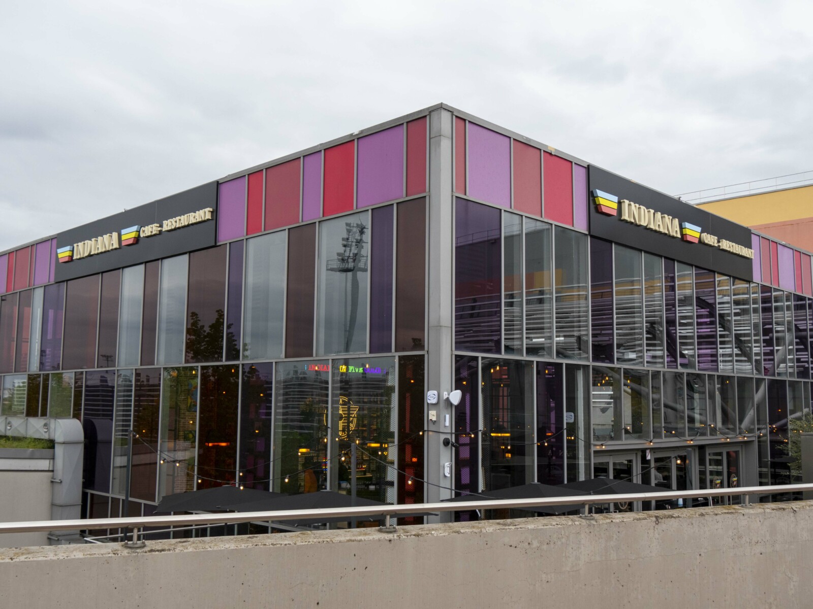 enseignes-lumineuses-et-signaletique-indiana-cafe-au-carre-de-soie