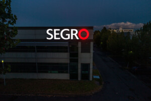 enseigne-traditionnelle-lumineuse-segro-nuit