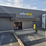 enseigne-site-logistique-equipement-complet-zebrabox