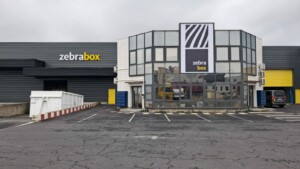 enseigne-site-logistique-equipement-complet-zebrabox