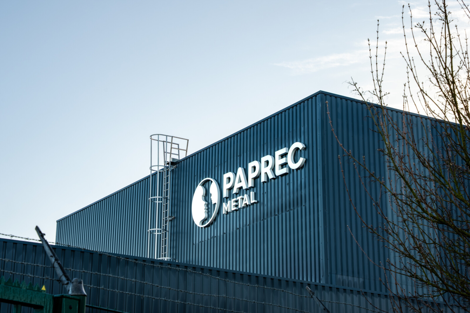 enseigne-lumineuse-exterieure-renouvellement-signaletique-site-paprec-migne-auxances