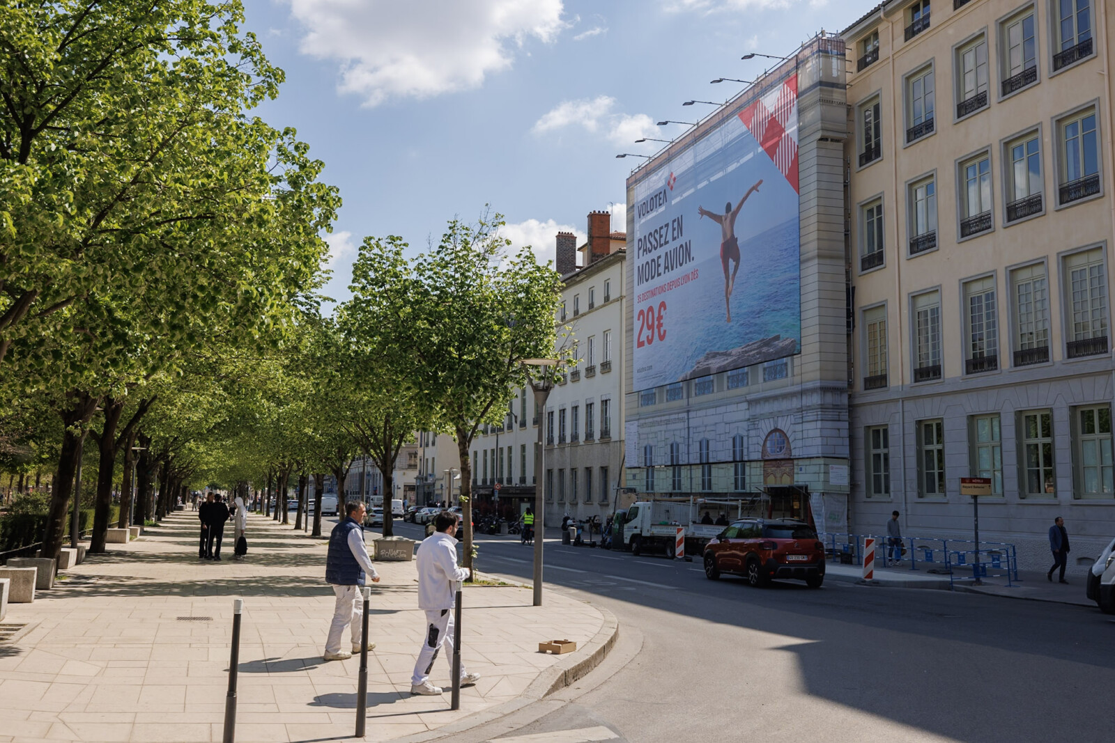 Achat-espace-publicitaire-XXL-Volotea-Place-Bellecour-Lyon
