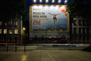 Achat-espace-publicitaire-XXL-Volotea-Place-Bellecour-Lyon
