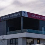 Adhésif-enseigne-solution-flexible-promotion-locaux-Actipole