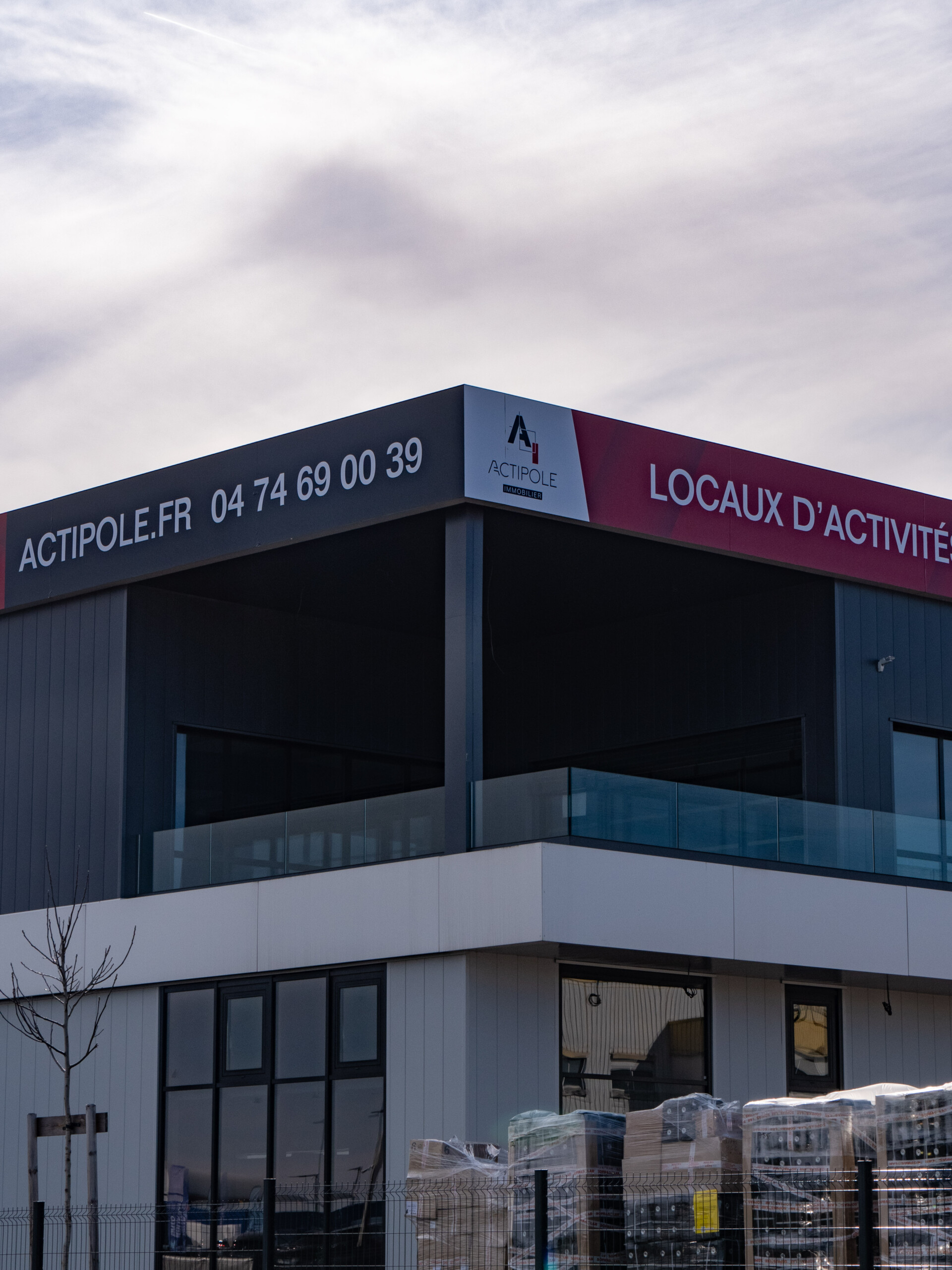 Adhésif-enseigne-solution-flexible-promotion-locaux-Actipole