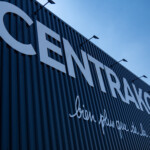 enseigne-magasin-centrakor-lozanne-visibilite-maximale-facade-relookee