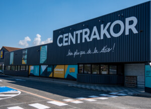 enseigne-magasin-centrakor-lozanne-visibilite-maximale-facade-relookee