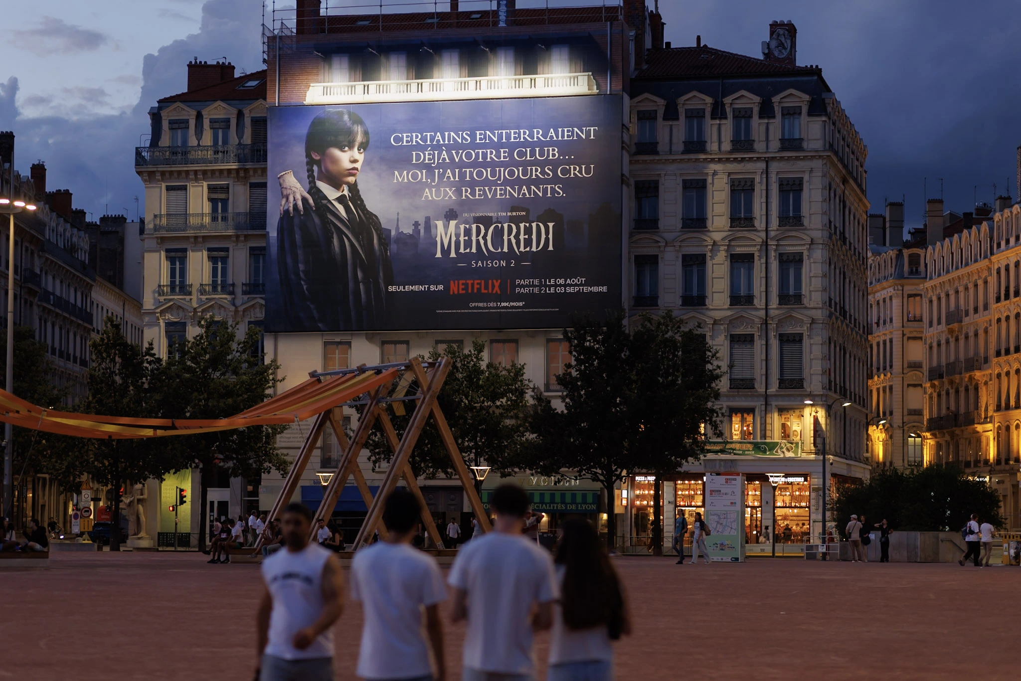campagne-ooh-evenementielle-lancement-netflix-mercredi