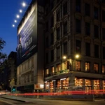 campagne-ooh-evenementielle-lancement-netflix-mercredi