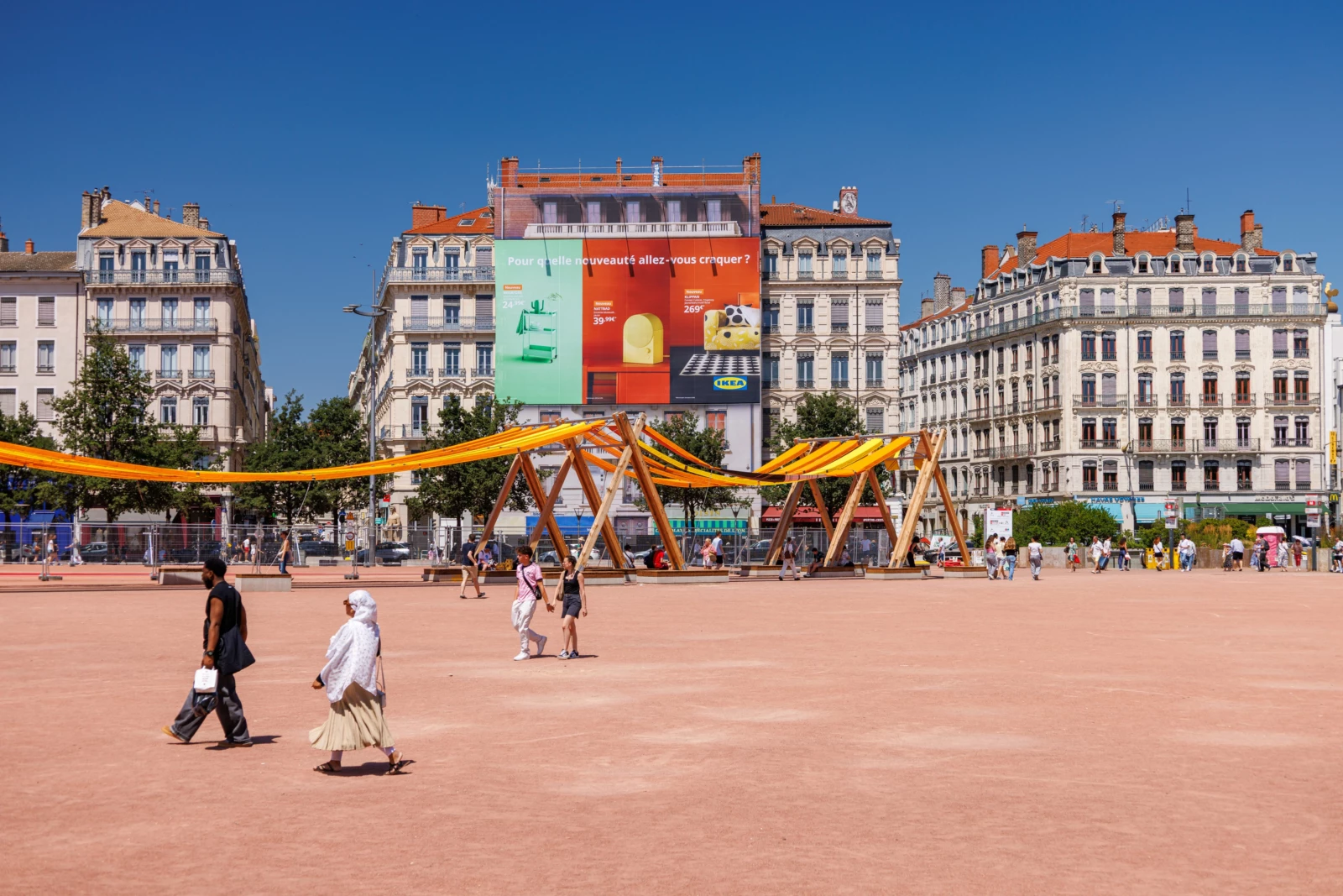 Publicité-grand-format-Lyon-toile-IKEA-Place-Bellecour