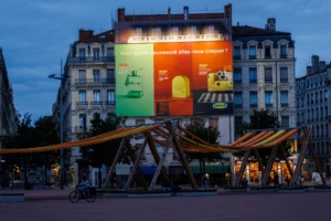 Publicité-grand-format-Lyon-toile-IKEA-Place-Bellecour