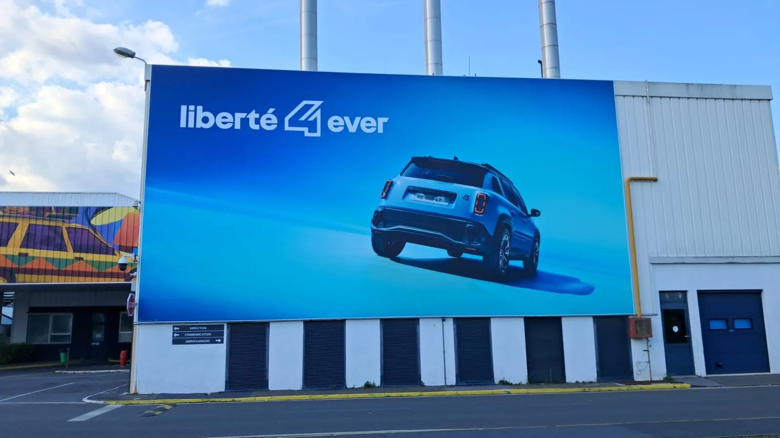 solution-visuelle-lancement-de-produit-renault-4-grand-format