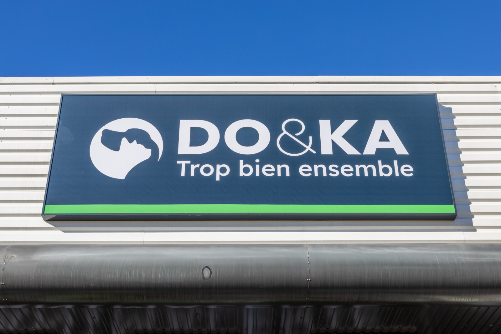 ameliorer-visibilite-magasin-avec-caissons-lumineux-do&ka